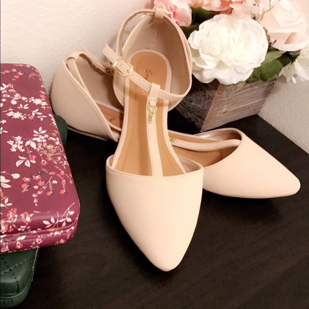Tan pointed toe flats
